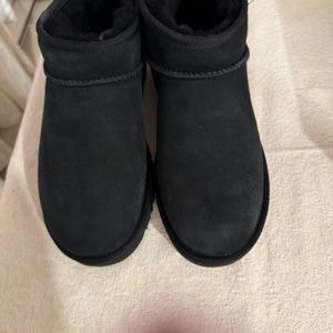 Black mini Ugg boots